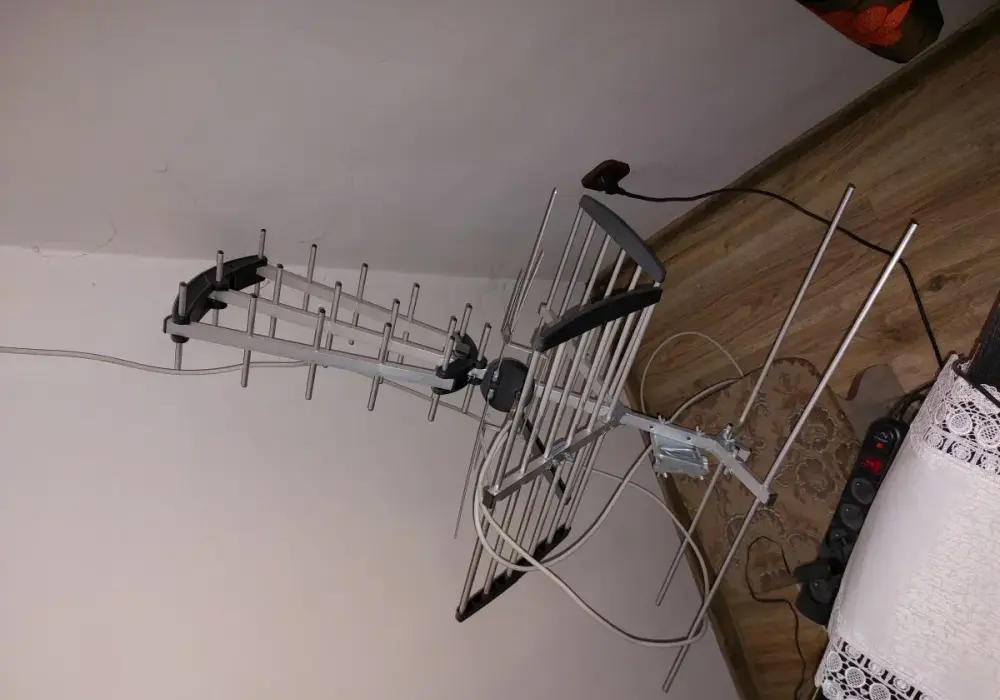 Antena MUX 8 polaryzacja pionowa: Jak odbierać bez problemów?