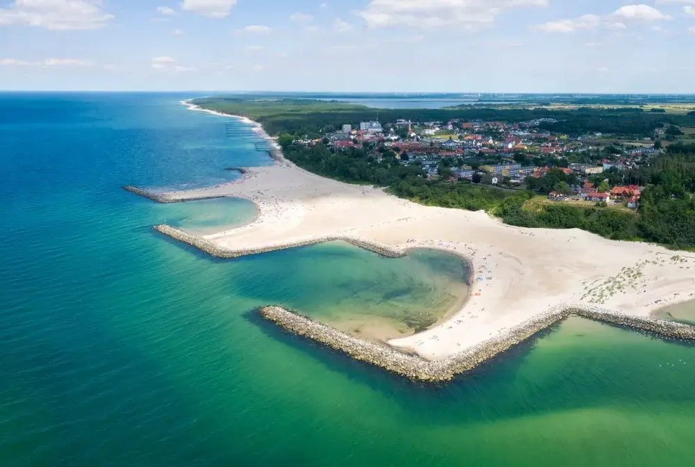 Największe duże jezioro nadbałtyckie w Polsce - co warto o nim wiedzieć?