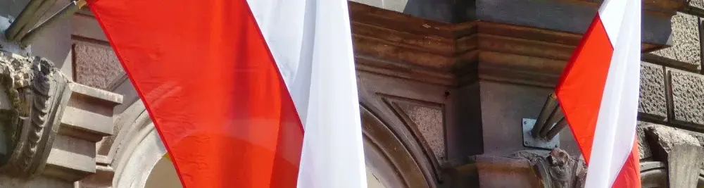 Jak zawiesić flagę na balkonie - uniknij błędów i zrób to poprawnie