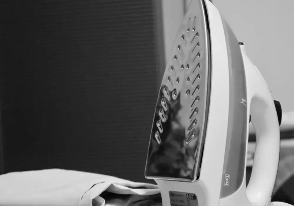 Czy woda z suszarki nadaje się do żelazka? Sprawdź, co musisz wiedzieć