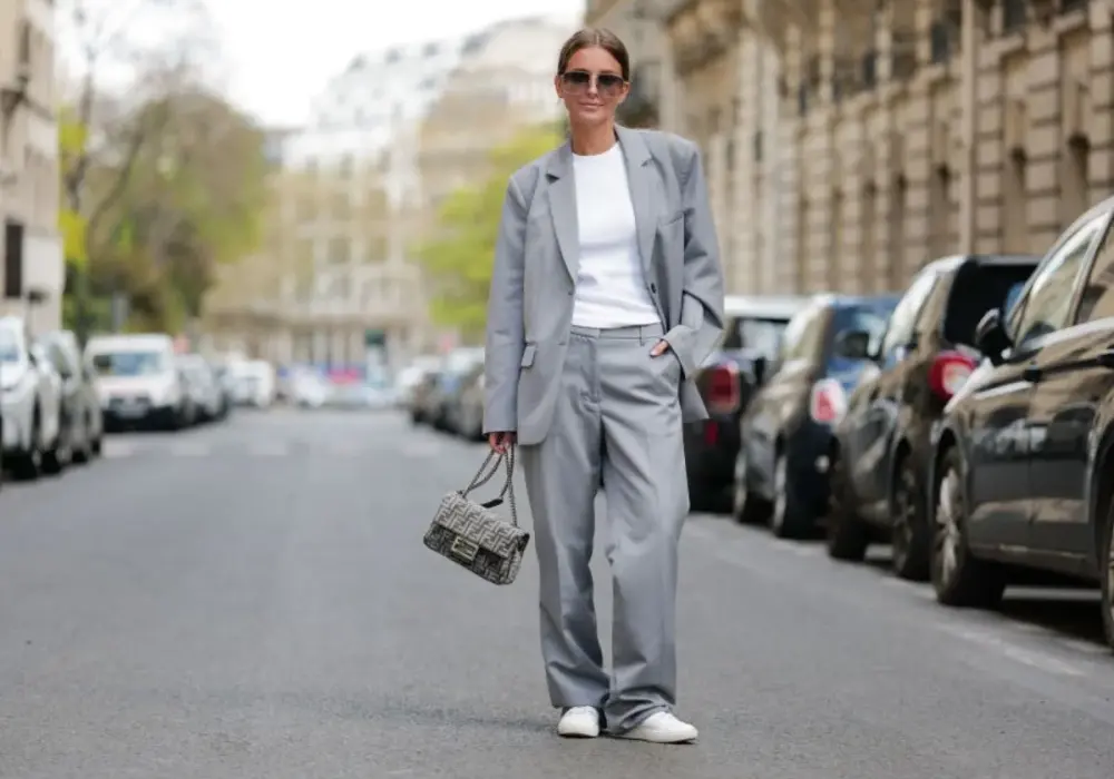 Jak ubrać się na kabaret? Smart casual i stylizacje dla Ciebie