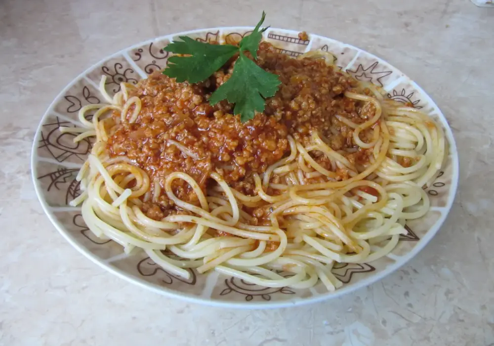 Jak długo smażyć mięso mielone do spaghetti, aby uniknąć twardości?