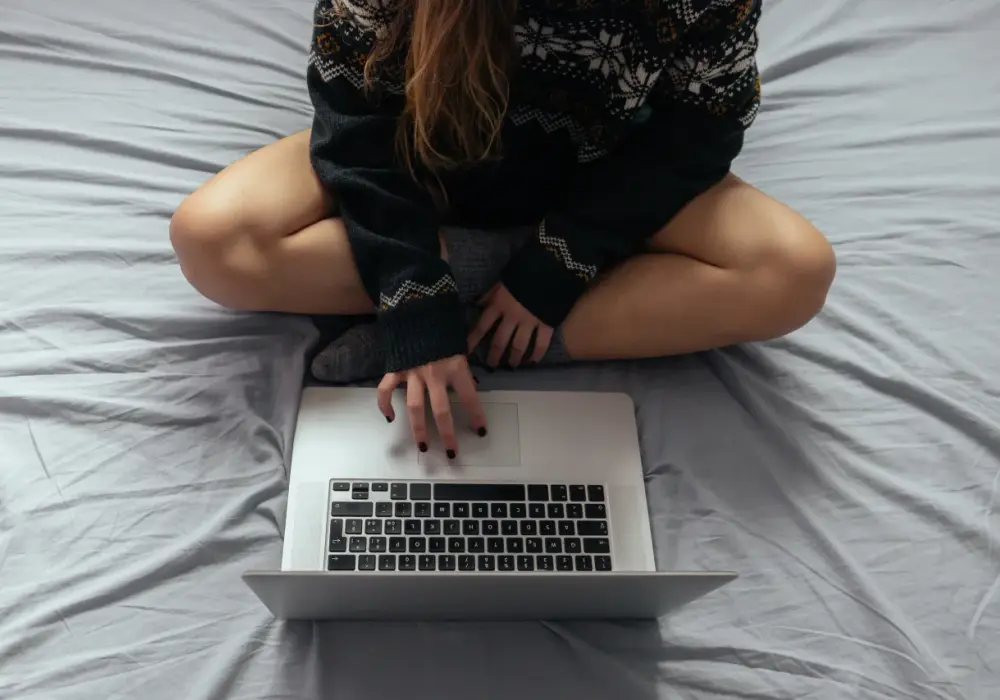 Jak unikać oszustw internetowych? Poradnik dla każdego użytkownika