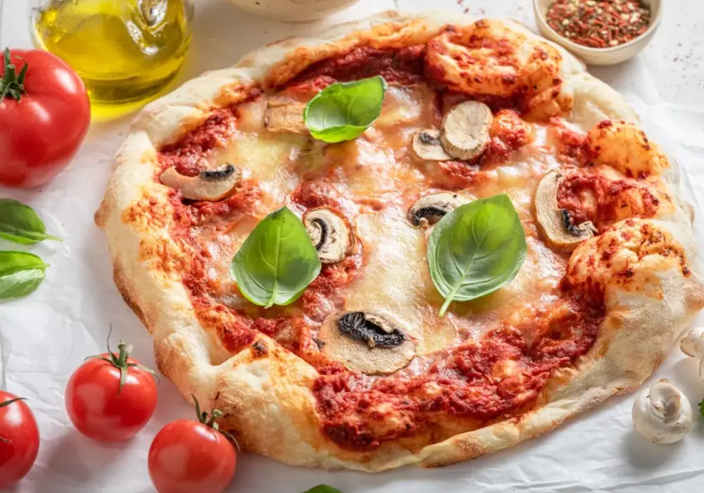 Wegańska pizza: składniki, przepisy i pyszne zamienniki sera
