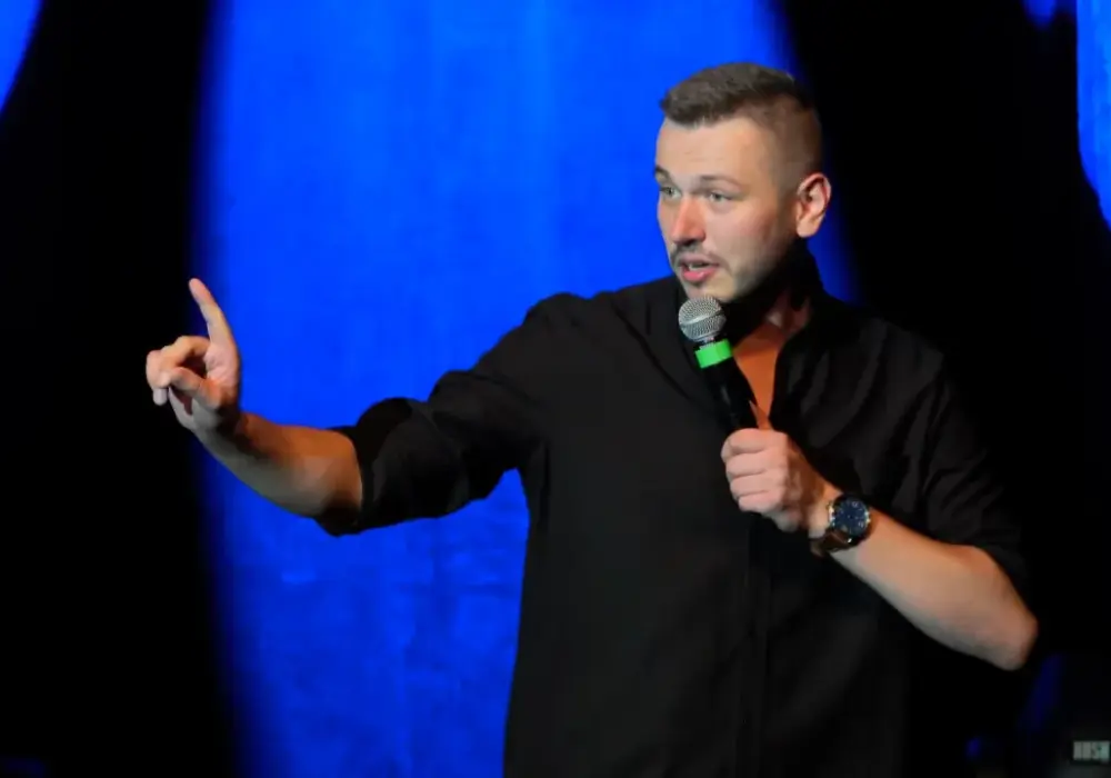 Stand-up w Polsce: Poznaj najlepszych komików i ich występy