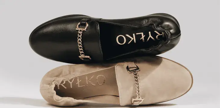 Czarne mokasyny damskie: jak je stylizować na różne okazje?
