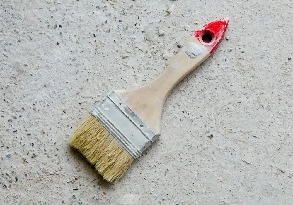 Farba do betonu - Jak wybrać produkt, który nie zacznie się łuszczyć?