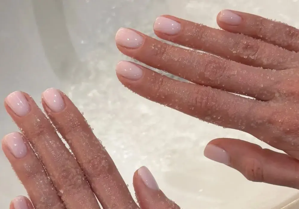 Manicure co to znaczy? Poznaj zalety i rodzaje zabiegu