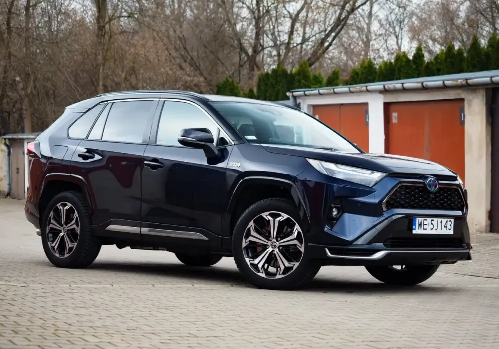 Ile naprawdę pali Toyota RAV4 Hybrid? Sprawdź realne zużycie paliwa