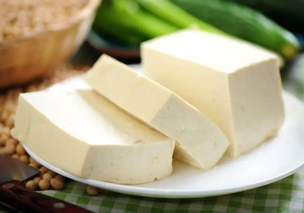 Z czego jest tofu? Skład, produkcja, wybór do obiadu!