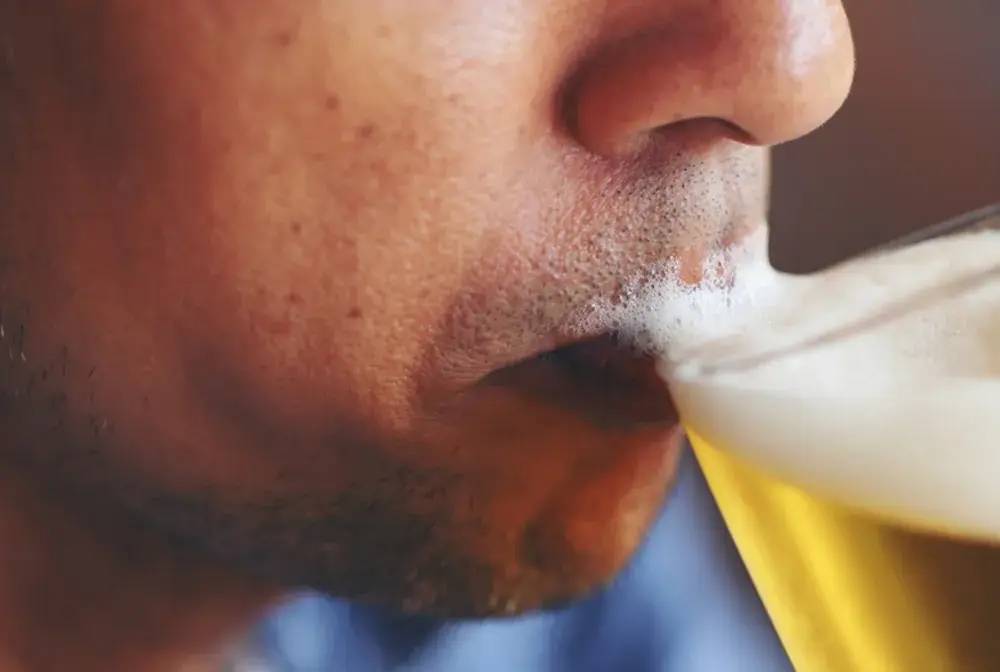 Czy alkohol podnosi cholesterol? Szokujące skutki dla zdrowia