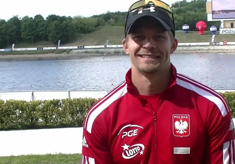 Kajakarstwo w Warcie Poznań - rozwój młodych sportowców i ich pasji