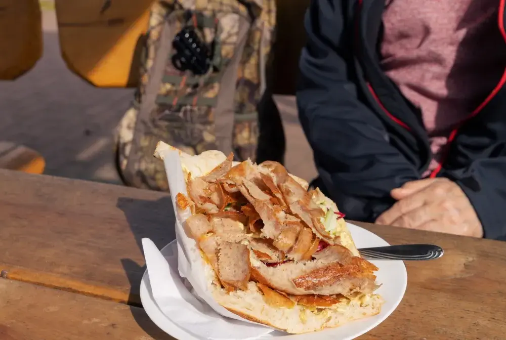 Mięso w kebabie w Polsce: Jakie naprawdę jesz? Poznaj prawdę!