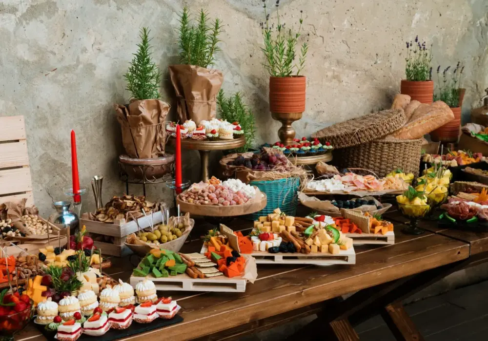 Ile kosztuje catering na urodziny? Sprawdź ceny i opcje menu