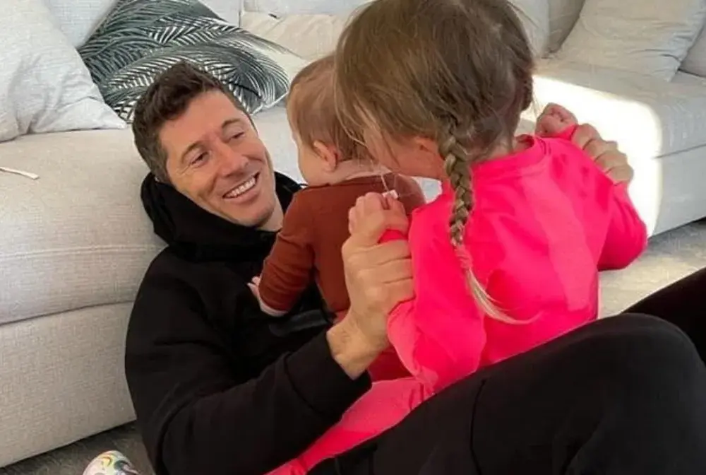 Ile dzieci ma Robert Lewandowski? Poznaj Klarę i Laurę