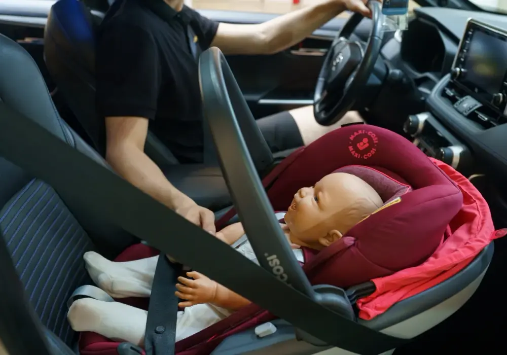 ISOFIX z przodu - czy to bezpieczne? Przepisy i montaż fotelika