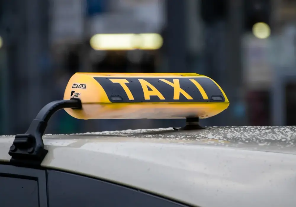 Kiedy 3 taryfa taxi? Sprawdź, kiedy obowiązuje i jak uniknąć kosztów
