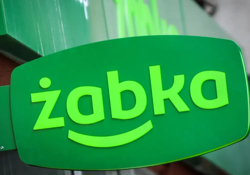 Jak można wypłacić pieniadze w sklepie Żabka? Sprawdzamy