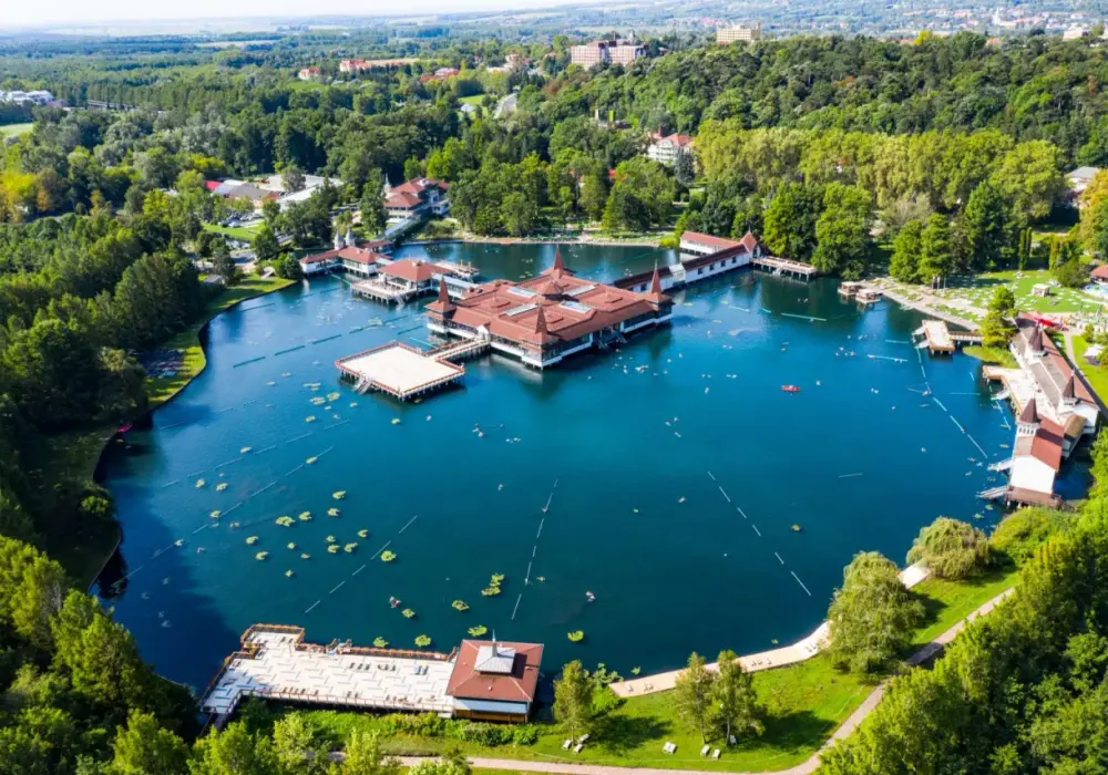 Najciekawsze atrakcje w Keszthely, które musisz zobaczyć nad Balatonem