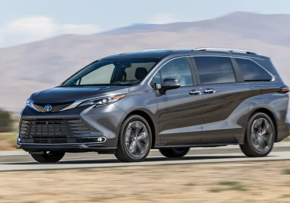 Toyota Sienna 2026 - Czy hybrydowy minivan ma sens w Polsce?