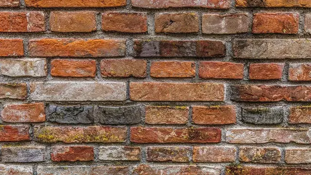 Jak obliczyć, ile cegieł na komin? Praktyczne porady i oszczędność materiału