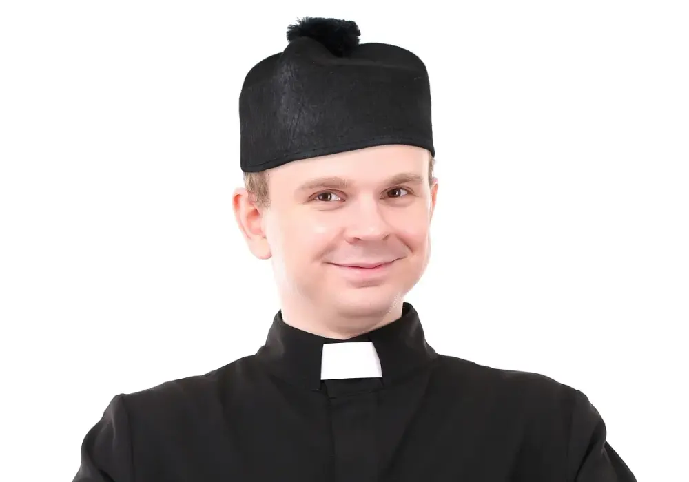 Jak się nazywa nakrycie głowy biskupów i jego znaczenie w Kościele