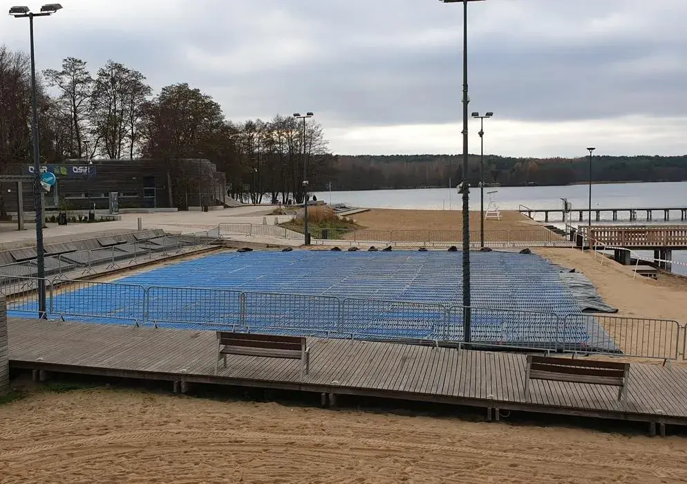 Ile kosztuje budowa lodowiska? Poznaj ukryte wydatki i oszczędności