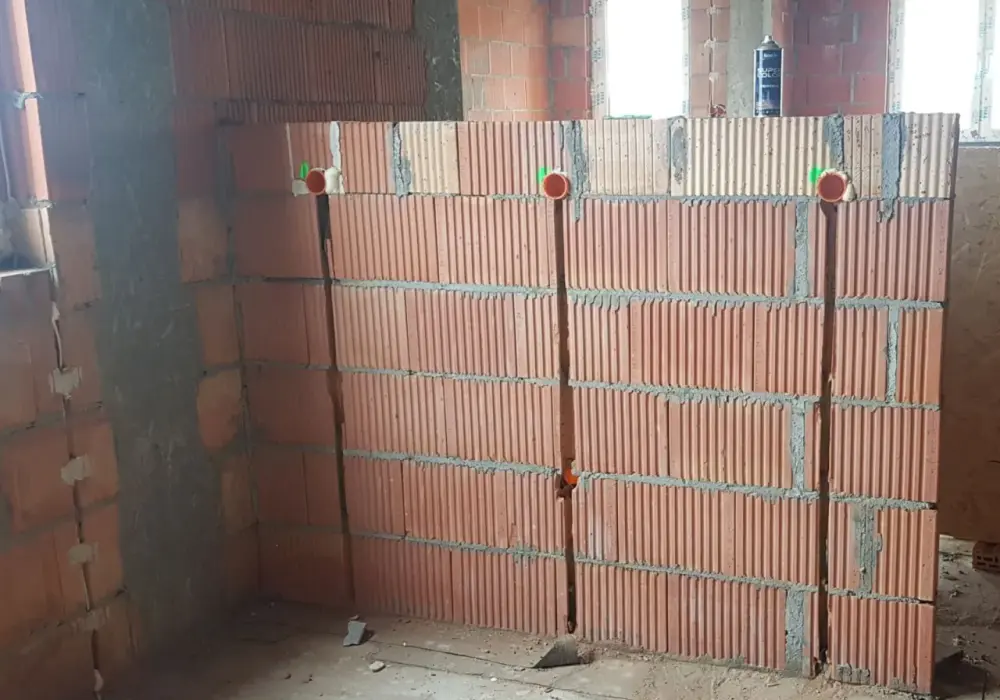 Bruzdy pod kable - jak wykonać je bezpiecznie?