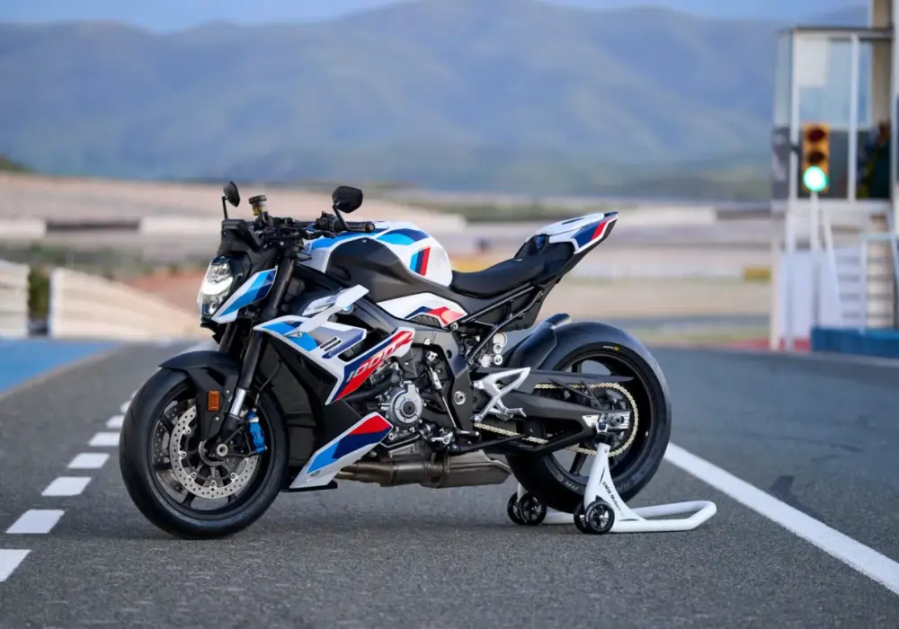 BMW M 1000 R - Czy ten hyper roadster jest dla Ciebie?