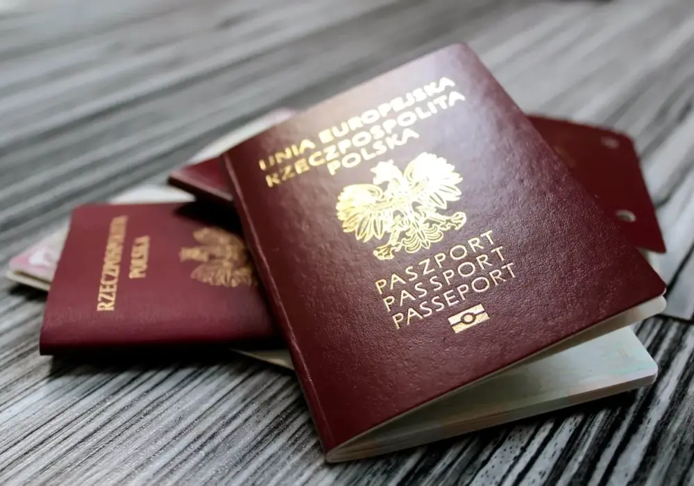 Paszport czy dowód dla dziecka – co wybrać na podróż za granicę?