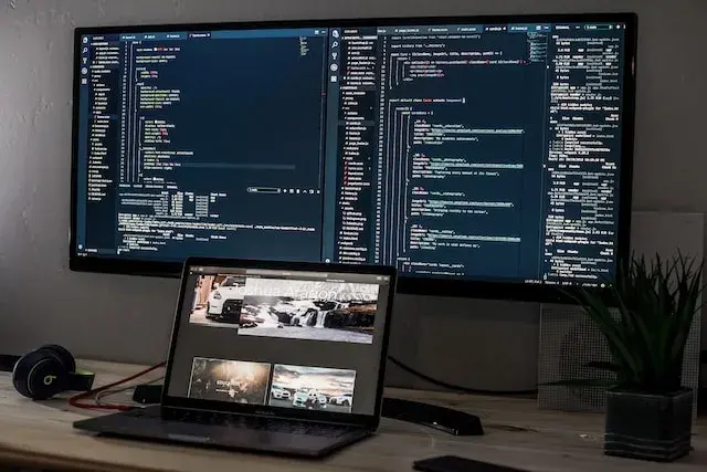 Jak połączyć laptop z monitorem - proste kroki i porady na start