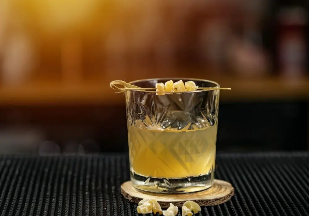 Ballantine's z colą - Twój przepis na barowy smak w domu