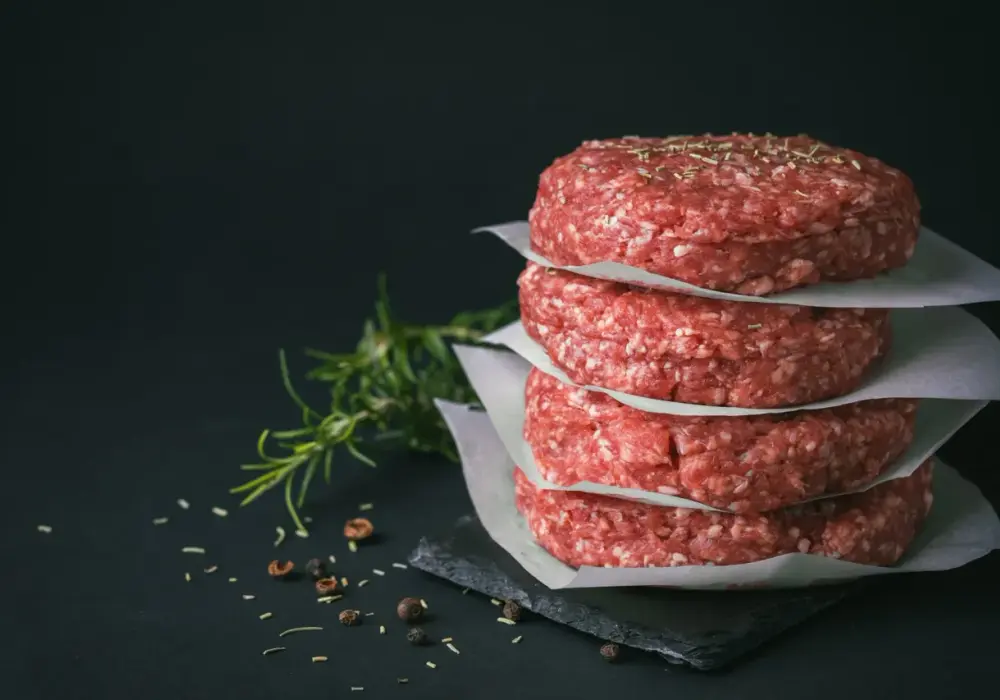 Jakie mięso na mielone? Wybierz idealne do kotletów i burgerów!