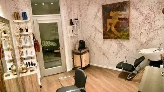 Kim K Hollywood hair salon - najlepsze salony fryzjerskie w LA
