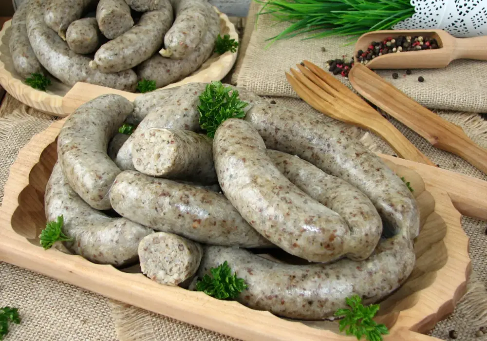 Biała kaszanka - jak ją smażyć, by nie pękła i była soczysta?