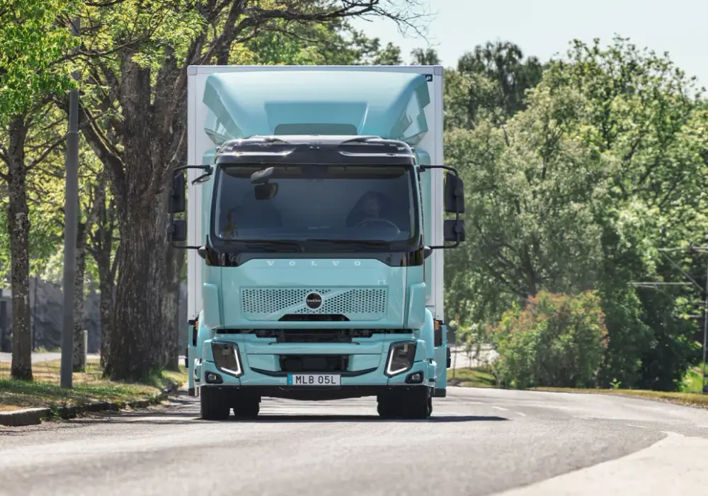 Volvo FL - Diesel czy elektryk? Jak wybrać ciężarówkę do miasta?