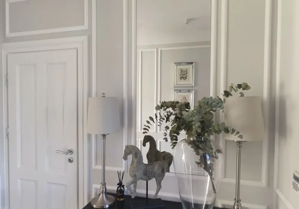 Sztukateria w przedpokoju - inspiracje i montaż krok po kroku
