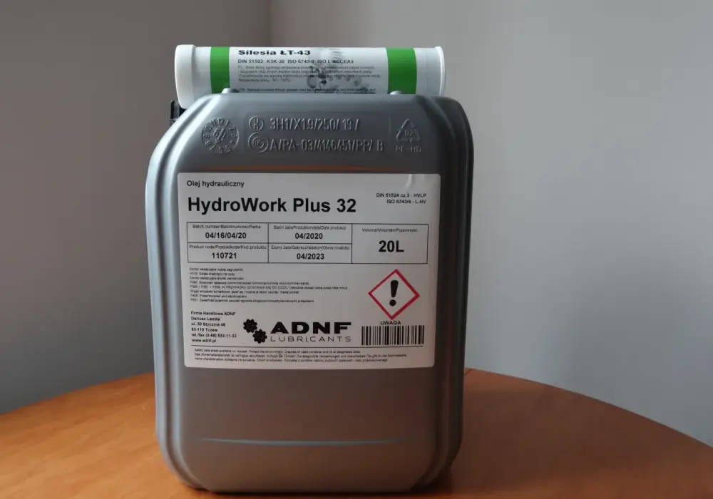 Jak wybrać odpowiedni olej hydrauliczny do koparki, aby uniknąć awarii