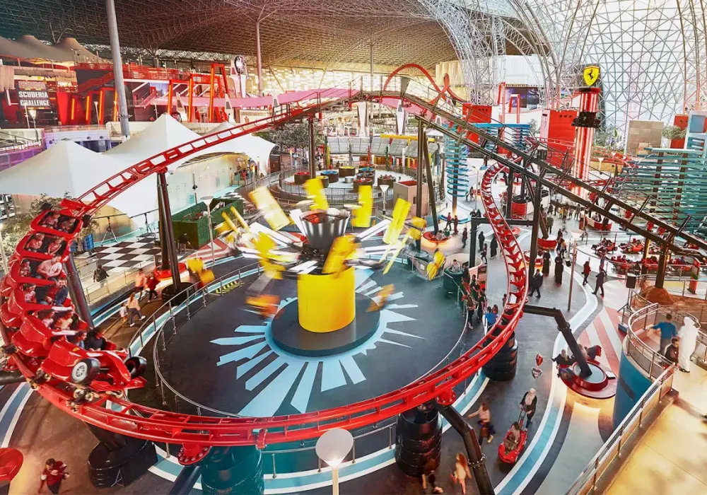 Ferrari World Dubaj? Lokalizacja, bilety, atrakcje - Przewodnik