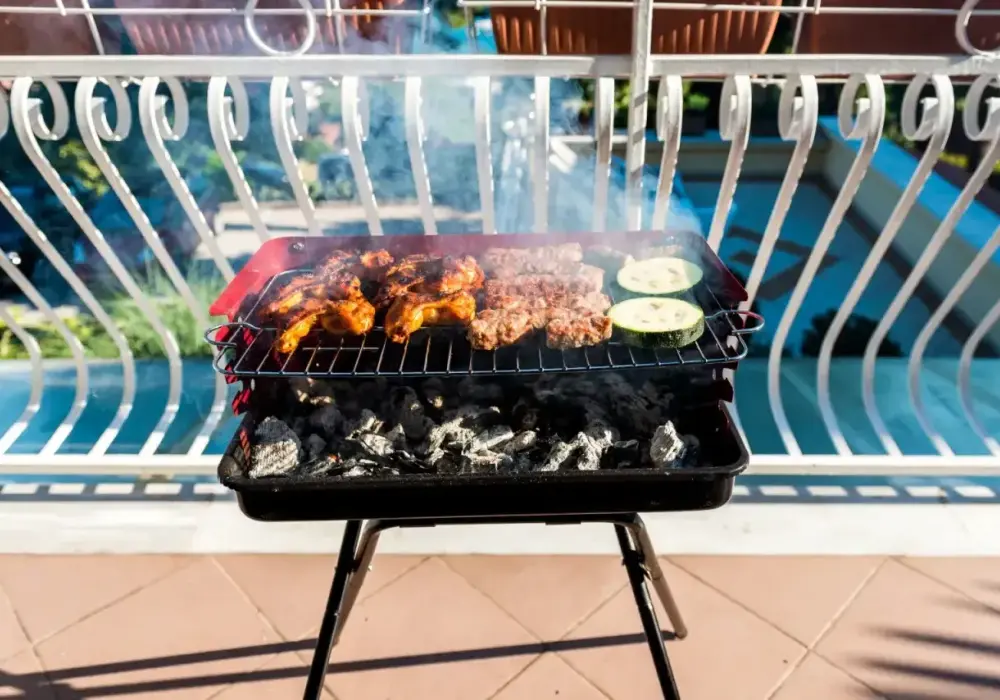 Grill na balkonie - Czy to legalne i bezpieczne? Sprawdź!