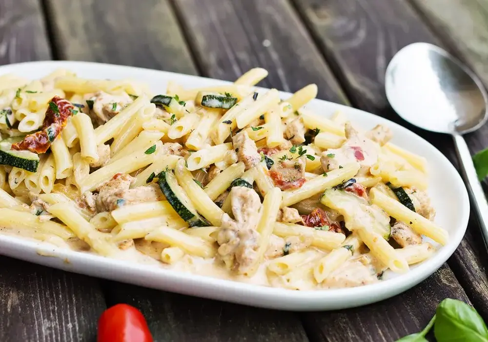 Penne z kurczakiem - proste przepisy na pyszne dania makaronowe