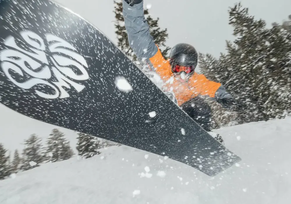 Jaki kask snowboard wybrać, aby zapewnić sobie bezpieczeństwo?