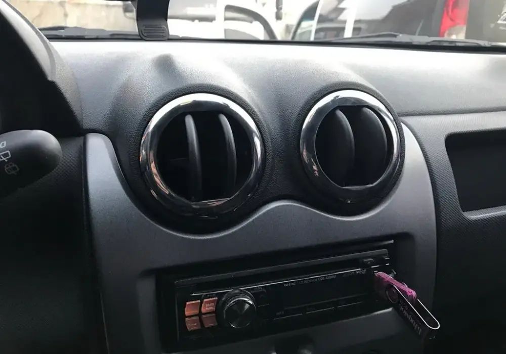Tuning wnętrza Dacia Duster: 5 pomysłów na stylową kabinę