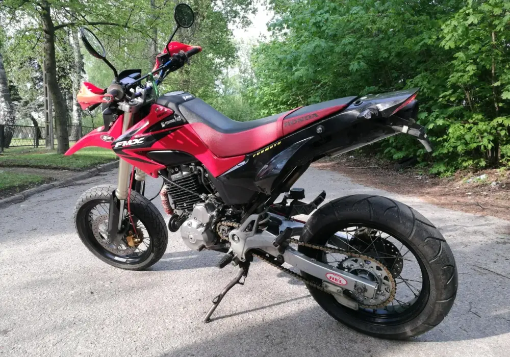 Honda FMX 650 ile ma koni? Sprawdź moc i osiągi tego motocykla
