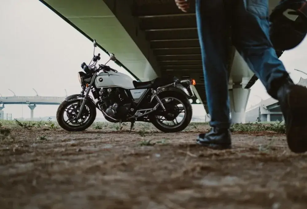 Jakie prawo jazdy na motor 125? Sprawdź wymogi i wyjątki w Polsce