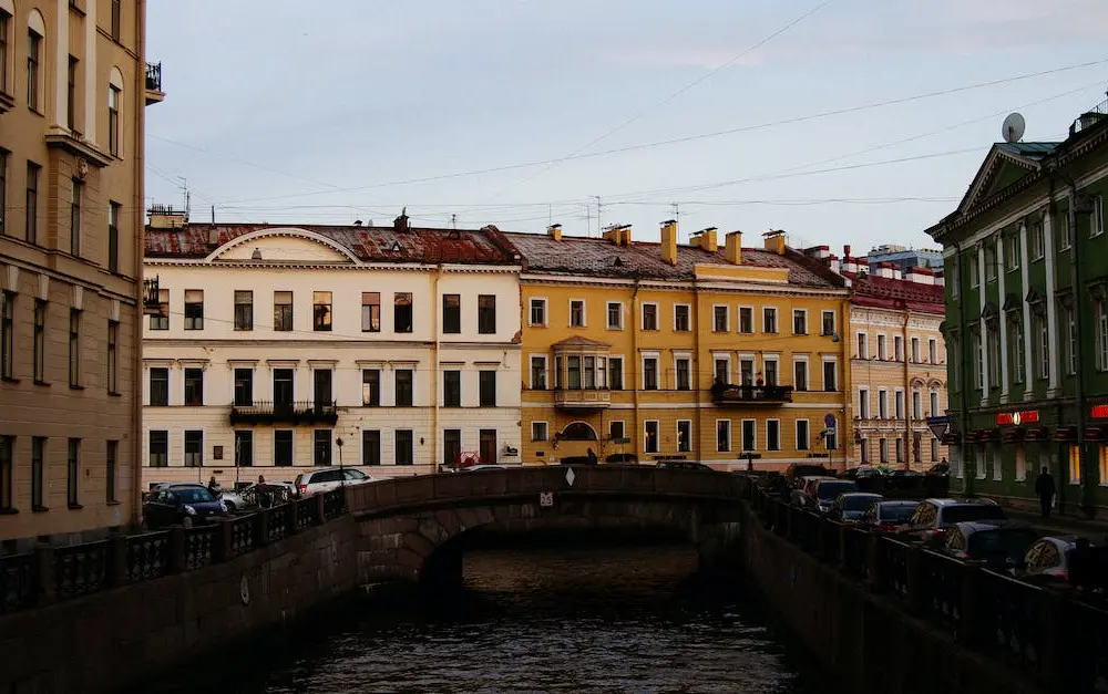 Cechy Klasycyzmu Chce je poznać? Sprawdź kompletny przewodnik!