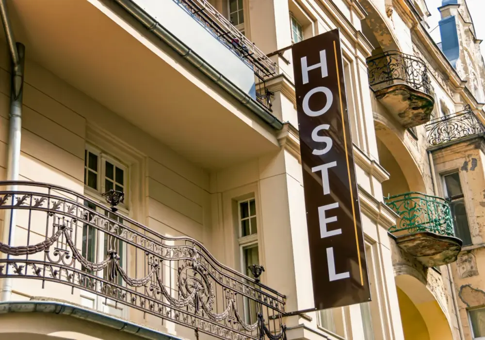 Jak wygląda nocleg w hostelu? Oczekiwania, warunki i zalety