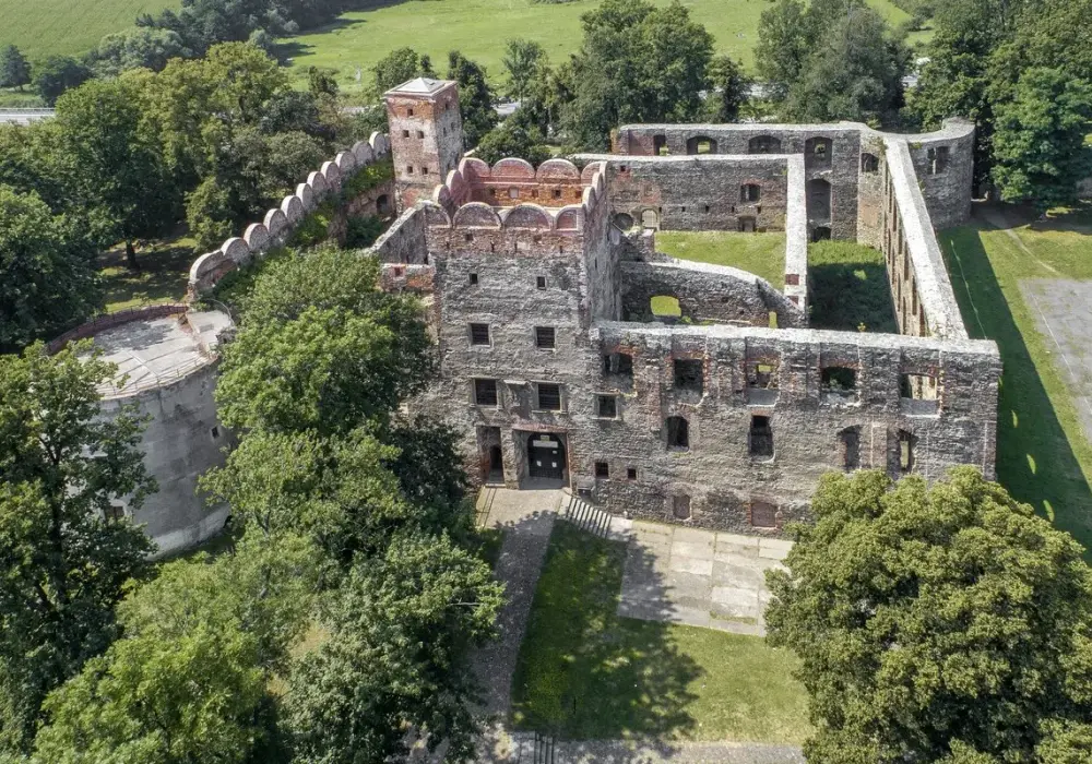 Zamek w Ząbkowicach Śląskich - Ruiny, które opowiadają historię