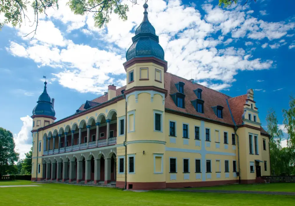 Pałac w Krobielowicach – historia, zwiedzanie i atrakcje, które warto poznać