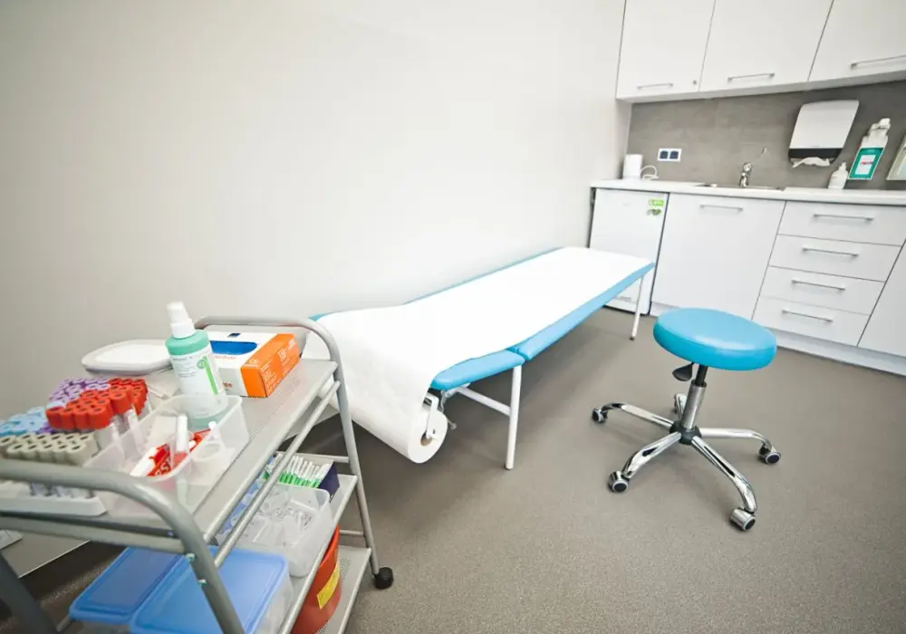Badanie krwi do której godziny? Sprawdź godziny poboru w laboratoriach